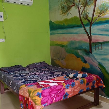 Est Hem Guesthouse Arambol Exterior photo