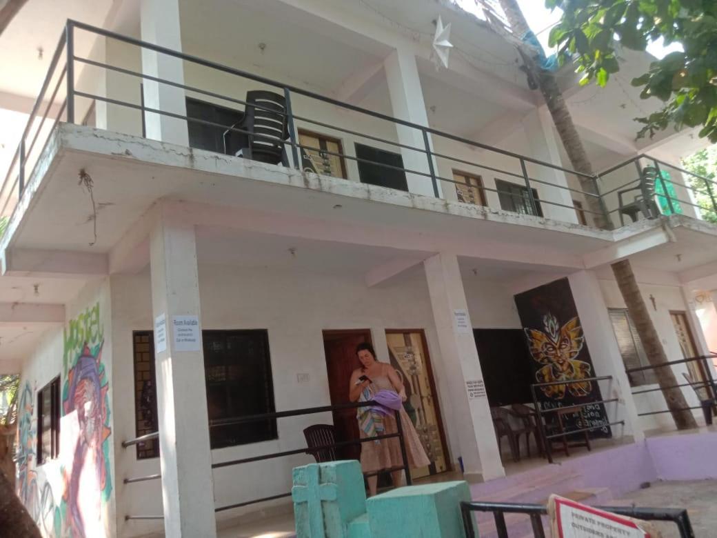 Est Hem Guesthouse Arambol Exterior photo